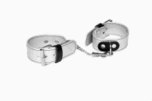 Kajdanki lakierowane damskie srebrne – WHIPS Vegan Handcuffs