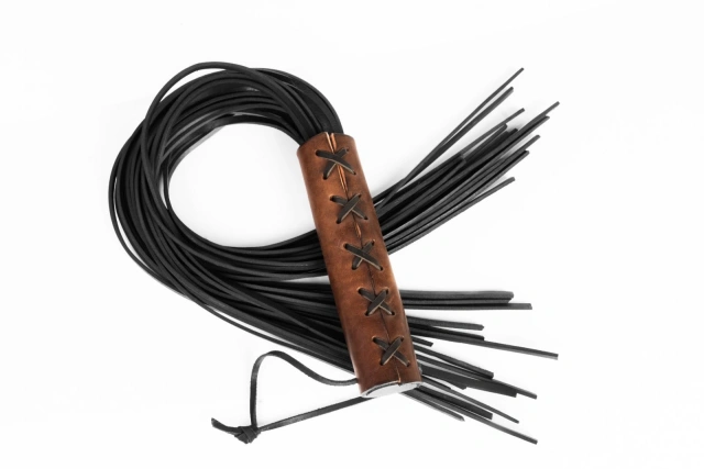 Pejcz duży sznurowany brązowy Primal Bond Whips