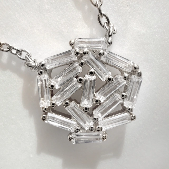 Srebrny naszyjnik z cyrkoniami