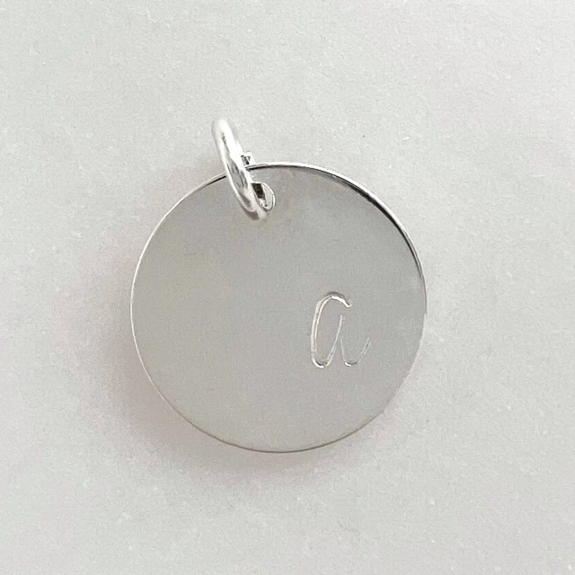 Personalizowana zawieszka z literką – blaszka 12 mm