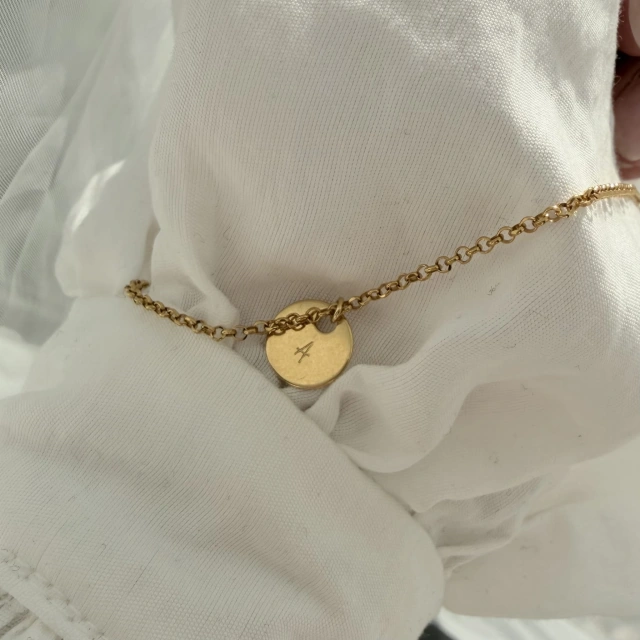Personalizowana bransoletka z literką – blaszka 8 mm